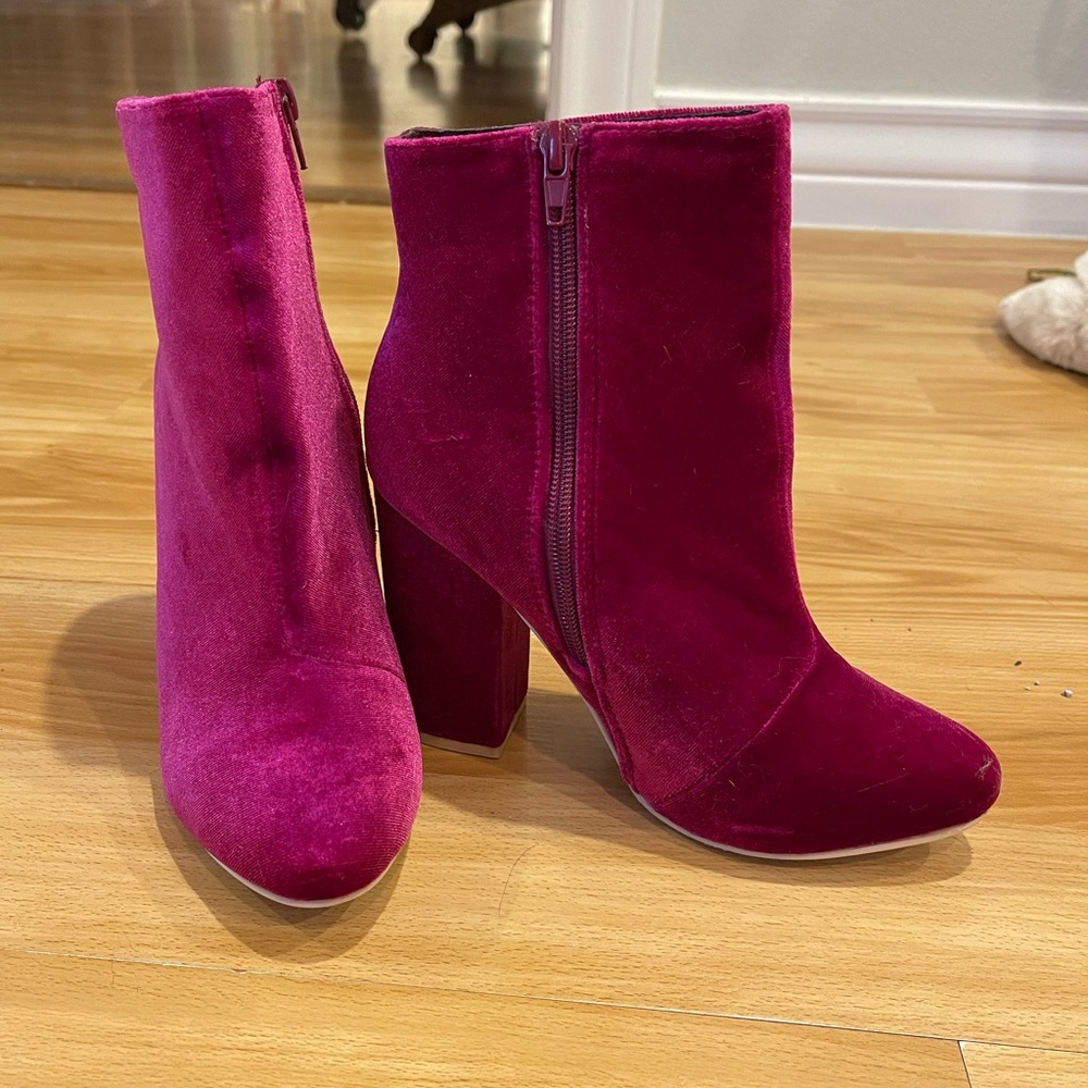 Just Fab Fuschia Velvet Booties